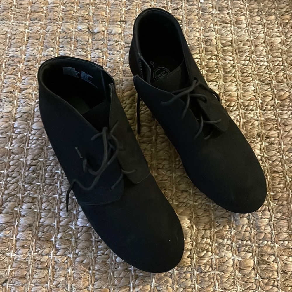 Wonder Nation Size 6 Black Velvet Booties
